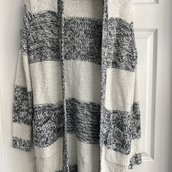 Micheal Kors sweater Medium - Picture 10 of 10